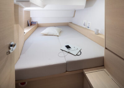 solaris44-charter-fastsailing-greece-cabin
